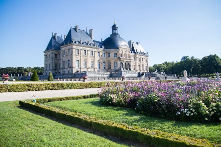 From Paris: Chateau de Fontainebleau & Vaux-Le-Vicomte Tour - Starting in Paris and riding into the countryside