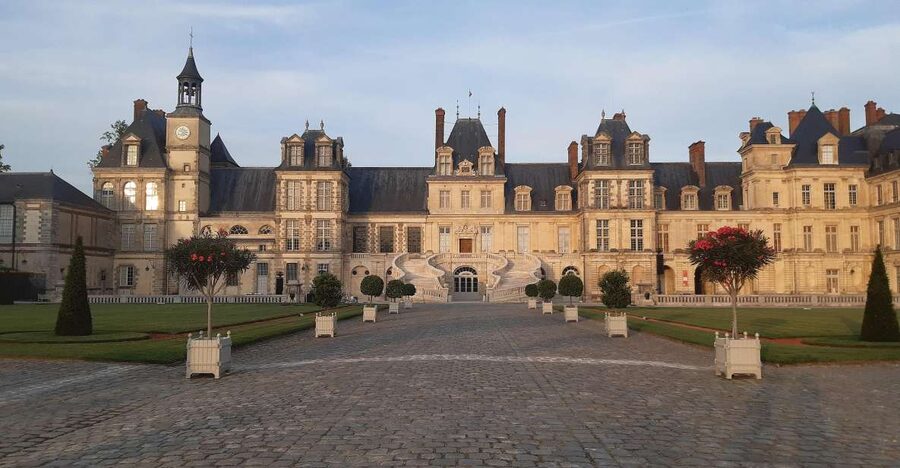 From Paris: Fontainebleau & Vaux-le-Vicomte Private Tour - How much time you get at each estate