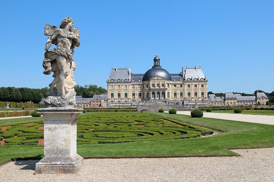 From Paris: Fontainebleau & Vaux-le-Vicomte Private Tour - Fontainebleau Palace: seven centuries of royal living
