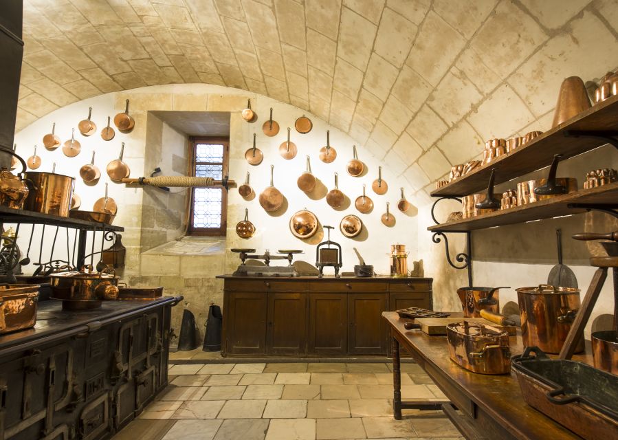 From Paris: Full-Day Loire Valley Chateaux Tour - Guided tour or audio guide?