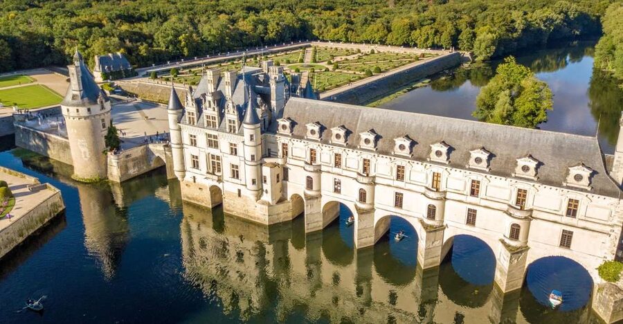 From Paris: Loire Valley Castles Day Trip With Wine Tasting - Chenonceau: the most graceful stop of the day