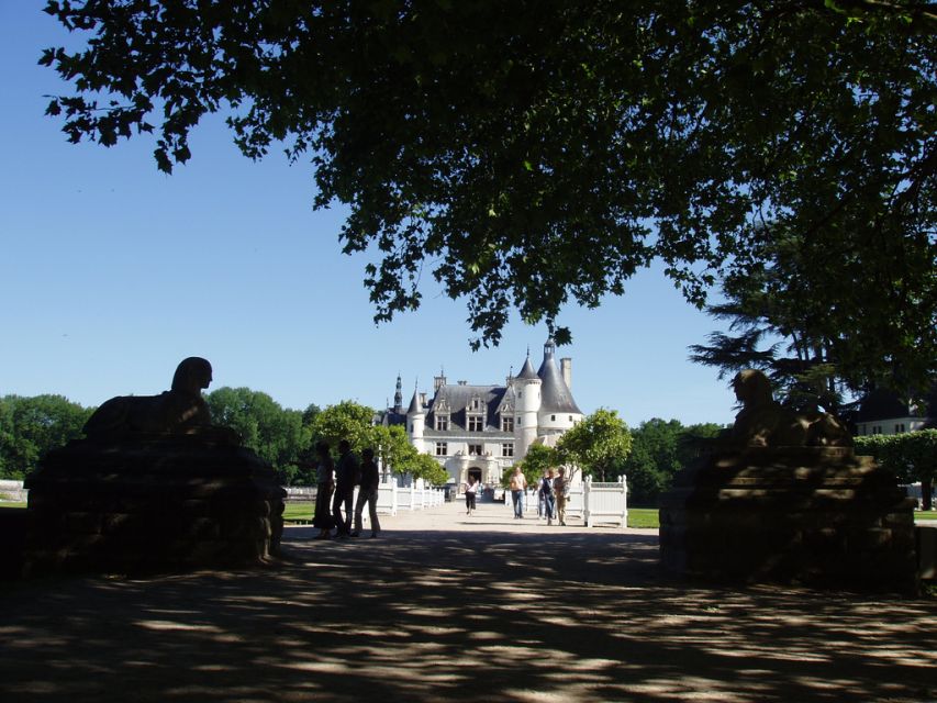 From Paris: Loire Valley Castles Full-Day Tour with Lunch - Chambord and the largest finish