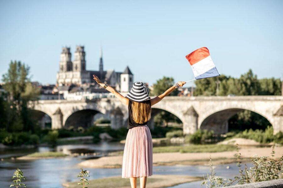 From Paris: Loire Valley Castles & Orleans Guided Tour - Meeting the coach in Montrouge