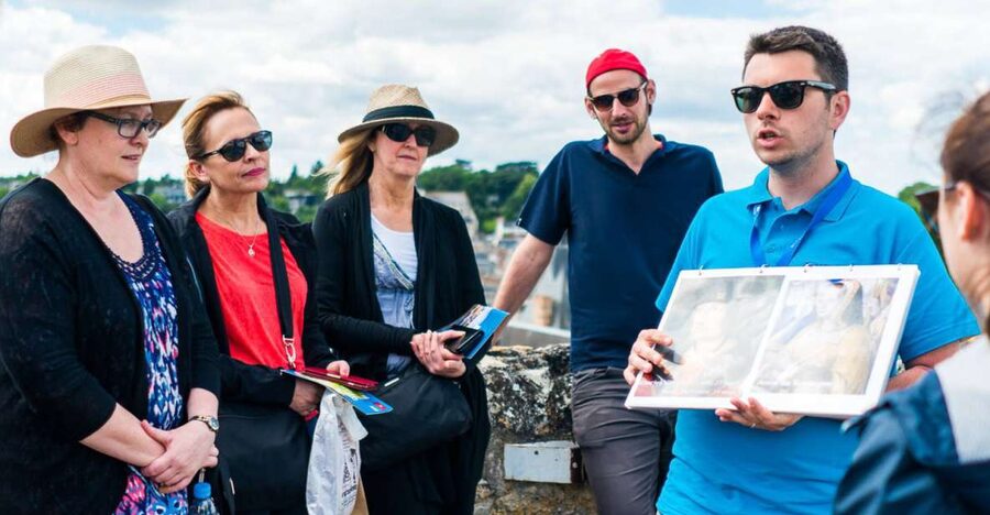 From Paris: Small-Group Loire Valley Castles Full-Day Tour - Amboise: a royal town with Leonardo da Vinci nearby