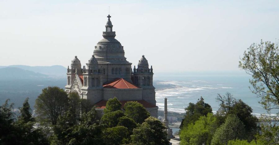 From Porto: Viana Castelo and Ponte Lima Private Tour - What the private guide adds