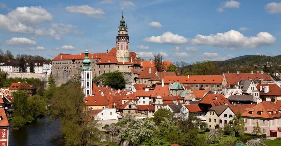 From Prague: Full-Day Český Krumlov Tour with Lunch - Leaving Prague From Pařížská Street