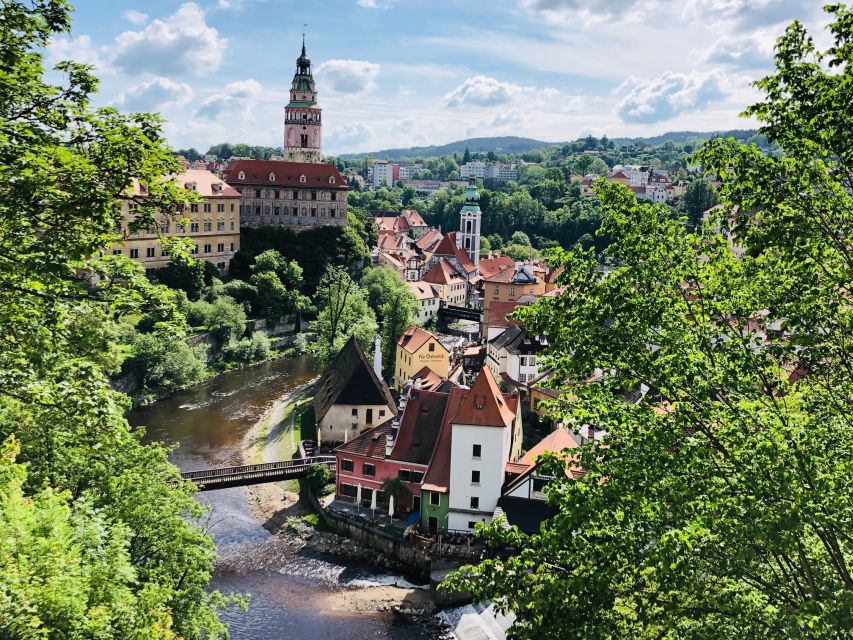 From Prague: Full-Day Český Krumlov Tour with Lunch - Lunch, Cafés, and Free Time by the River