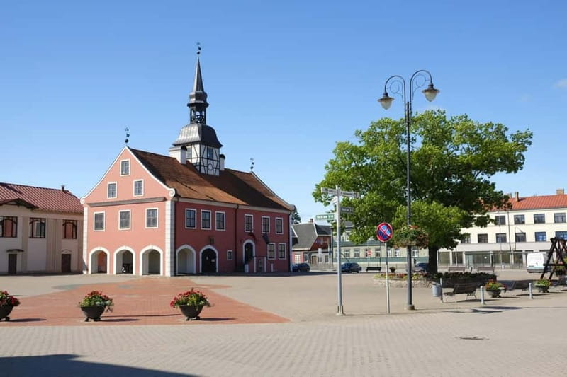 From Riga : Rundale palace and Bauska castle tour and back. - Why Bauska and Rundāle make a useful day from Riga