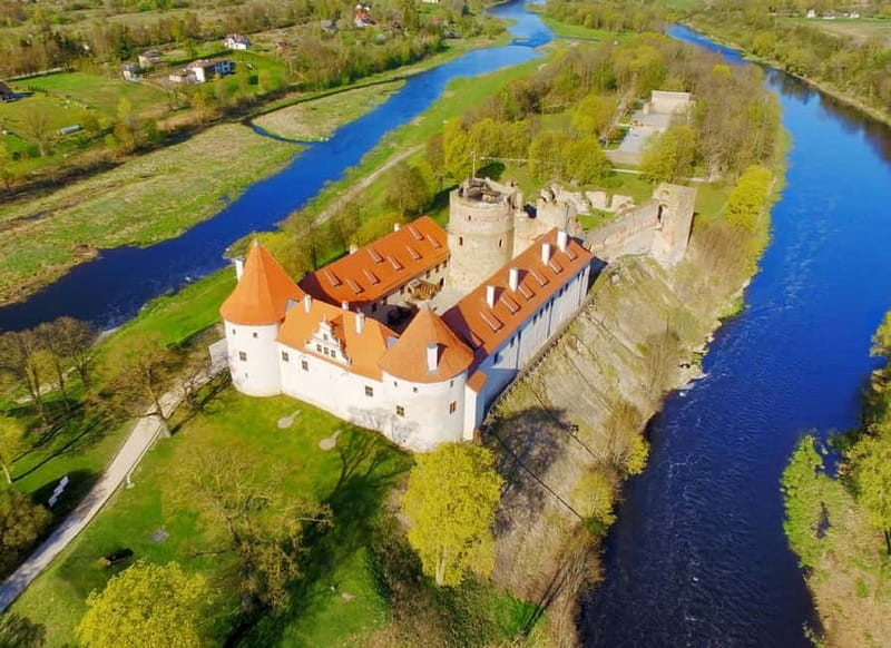 From Riga : Rundale palace and Bauska castle tour and back. - Walking through Bauska toward the castle