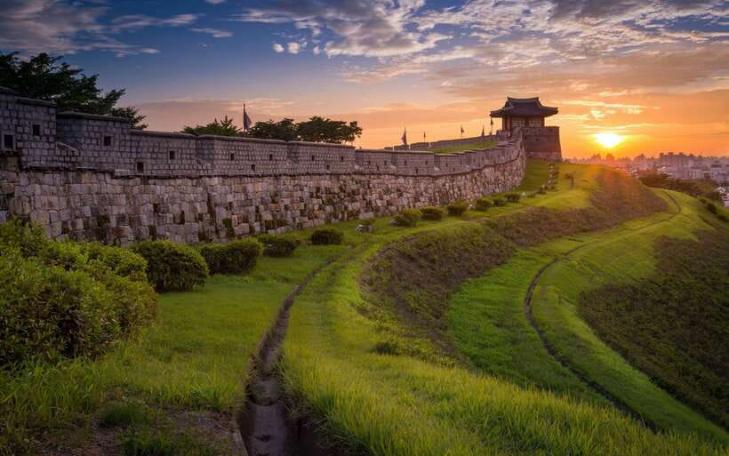 From Seoul: Suwon Hwaseong Fortress Night Tour - Walking the walls and reading the fortress