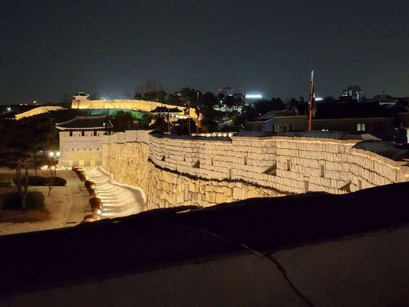 From Seoul: Suwon Hwaseong Fortress Night Tour - Guides make the difference