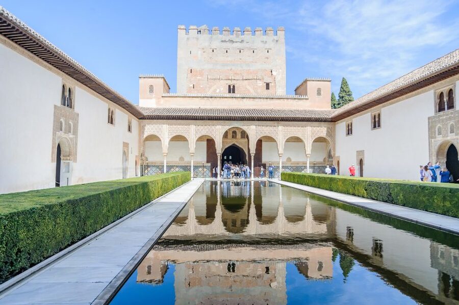 From Seville: Granada Day Trip Alhambra and Albaycin - Walking through Albaycin before or around the palace visit