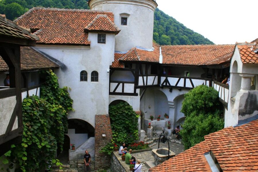 From Sibiu: Day Tour to Brasov and Dracula's Castle - The 9:00 AM departure from Sibiu