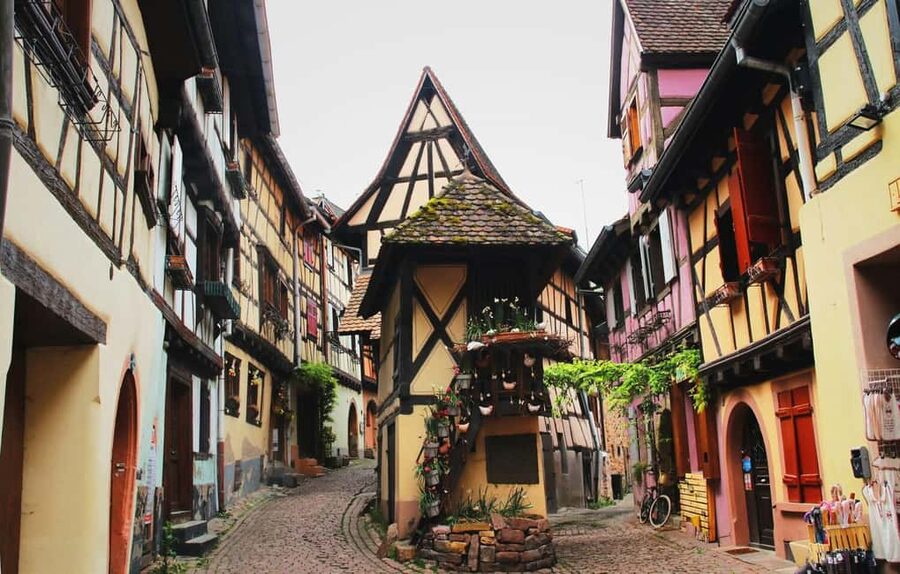 From Strasbourg: Castle, Riquewihr & Colmar Private DayTrip - Christmas markets and seasonal planning