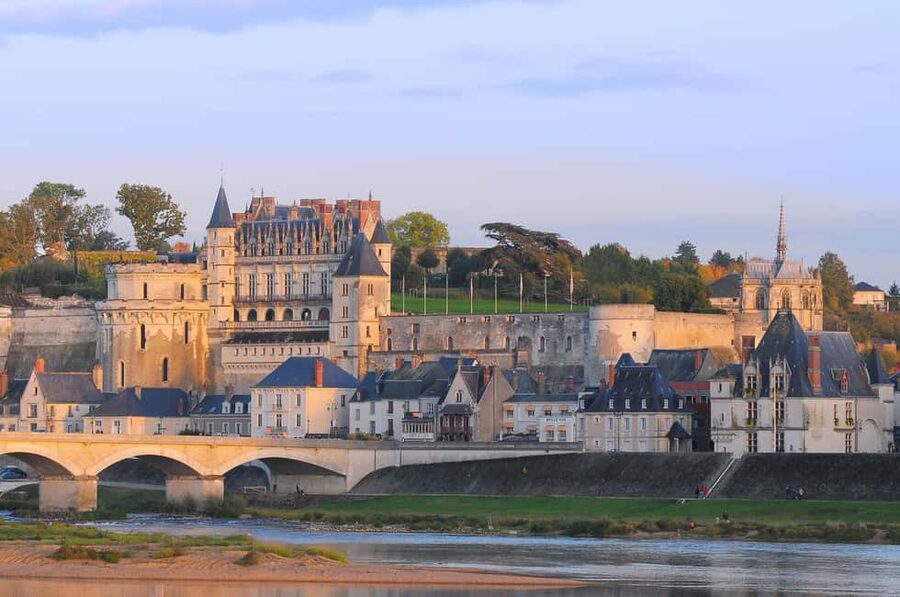 From Tours/Amboise: Chenonceau & Chambord Chateaux Day Trip - A useful 2.5-hour break in Amboise