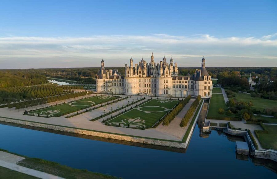 From Tours/Amboise: Chenonceau & Chambord Chateaux Day Trip - Morning pickup from Tours or Amboise