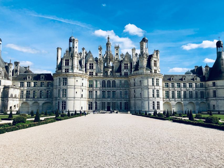 From Tours: Chenonceau and Chambord Castles Guided Tour - Chambord: grand scale and the double helix staircase