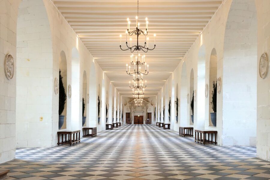 From Tours: Chenonceau and Chambord Castles Guided Tour - The lunch stop and the value of a slower hour
