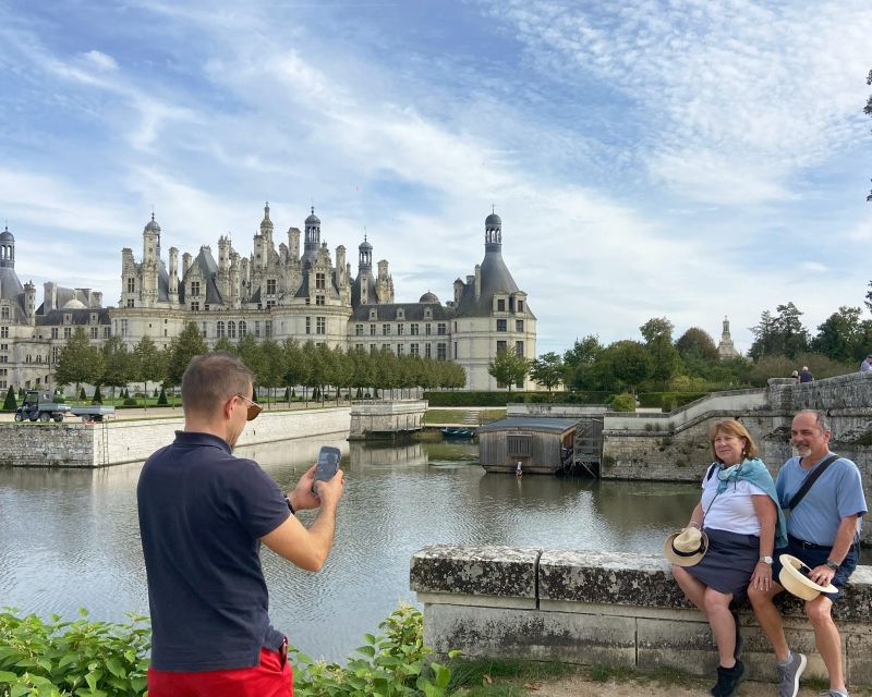 From Tours : Full-Day Chambord & Chenonceau Chateaux - The bakery break and lunch decision