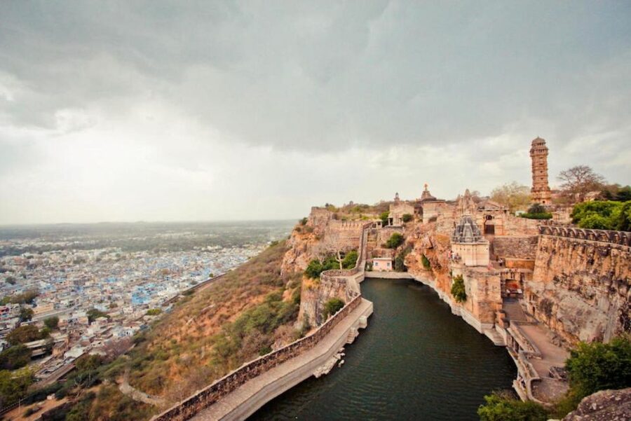 From Udaipur: Day Tour To Chittorgarh Fort with Transport - Leaving Udaipur at 8 or 9 in the morning