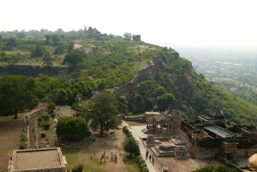 From Udaipur: Private Day Trip to Chittorgarh Fort - Entering Chittorgarh Fort and finding your rhythm