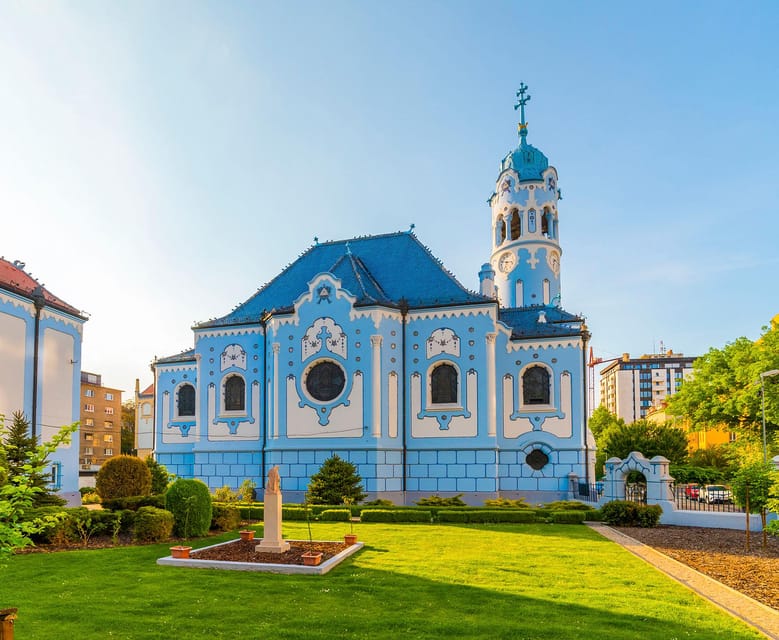 From Vienna: Bratislava with Local Guide, Castle & UFO Views - Starting from Vienna by minivan