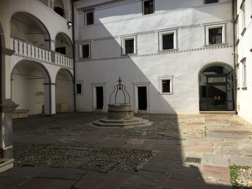 From Zagreb: Varazdin Baroque Town & Trakoscan Castle - Meeting in Zagreb and settling into the drive