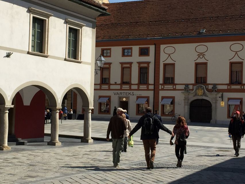 From Zagreb: Varazdin Baroque Town & Trakoscan Castle - The drive to Trakošćan and the castle approach