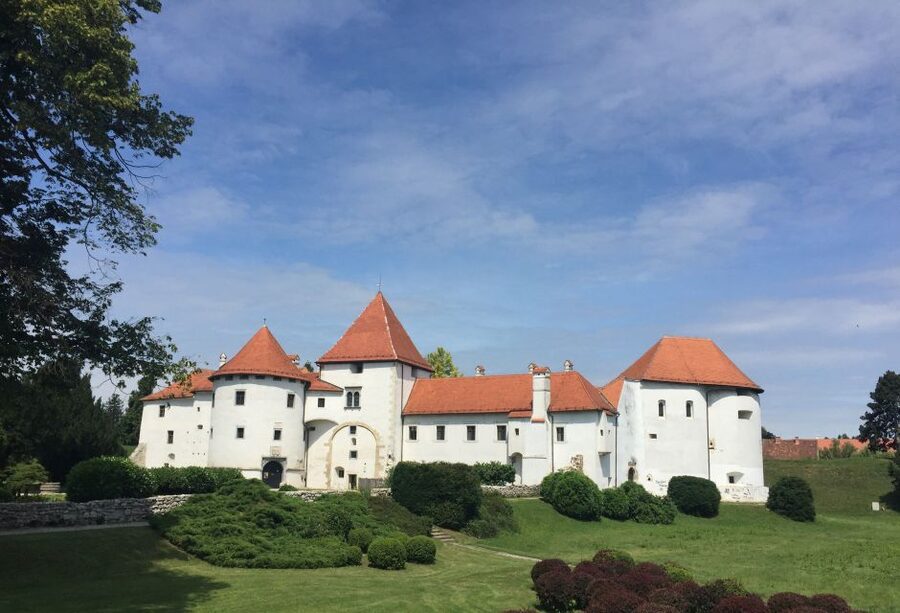 From Zagreb: Varazdin Baroque Town & Trakoscan Castle - Who will enjoy this day trip most