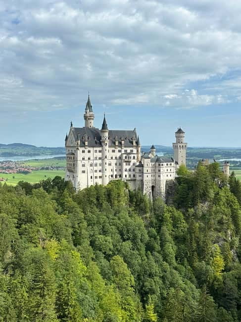 From Zurich: Neuschwanstein Castle Private Tour with Lunch - Marys Bridge and the first castle view
