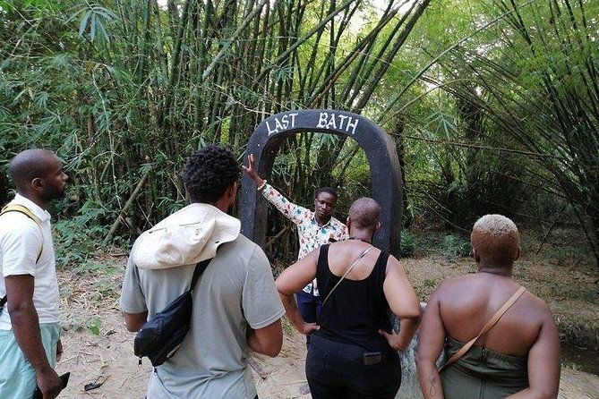 Full- Day Cape Coast Castles and Kakum Canopy Private Tour - What the private format changes