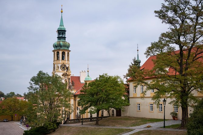 Full-Day Prague Tour with Prague Castle, Lunch and Vltava Cruise - Key things to know before booking