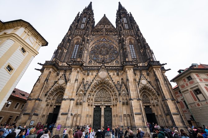 Full-Day Prague Tour with Prague Castle, Lunch and Vltava Cruise - Old Town Square and the Astronomical Clock
