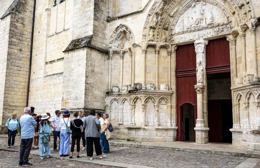 Full-day Saint-Emilion: Village, Undergrounds and Châteaux - Who should book this Saint-Émilion day