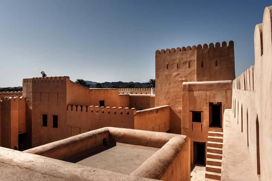 Full-Day Tour in Oman: Enchanting Forts of Nizwa and Jabreen - Timing, comfort, and the physical side of the day