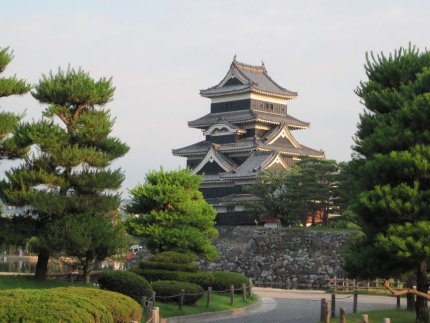Full-Day Tour: Matsumoto Castle & Kamikochi Alpine Valley - Matsumoto Castle and its steep wooden stairs