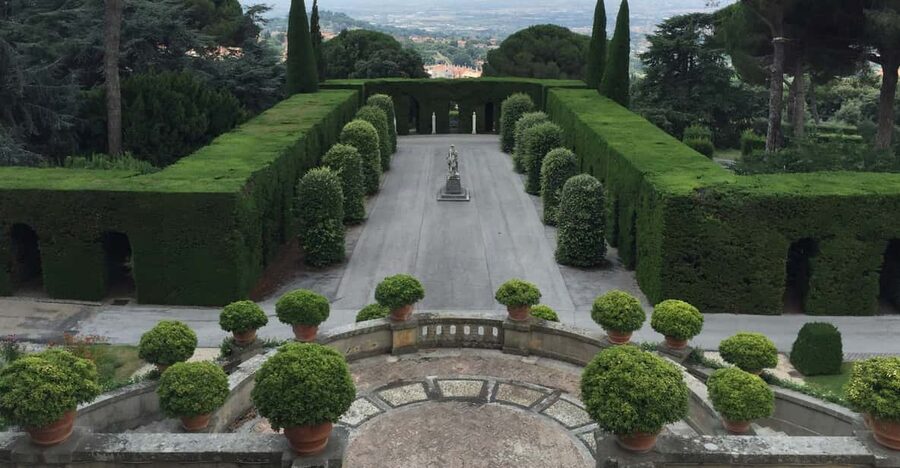 Gandolfo: Castel Gandolfo Papal Villa Gardens Minibus Tour - Roman ruins inside the Papal Gardens