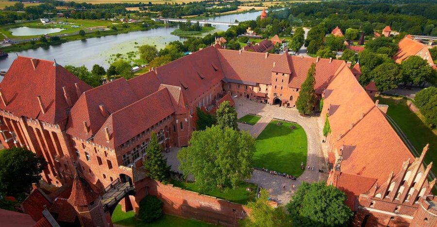Gdansk: Malbork Castle Regular Tour - The one-hour ride from Gdansk
