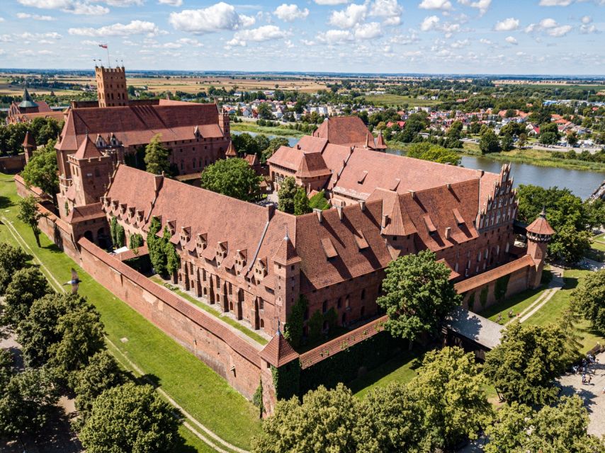 Gdansk: Malbork Castle & Westerplatte Tour with Local Lunch - Should you book the Malbork and Westerplatte tour?