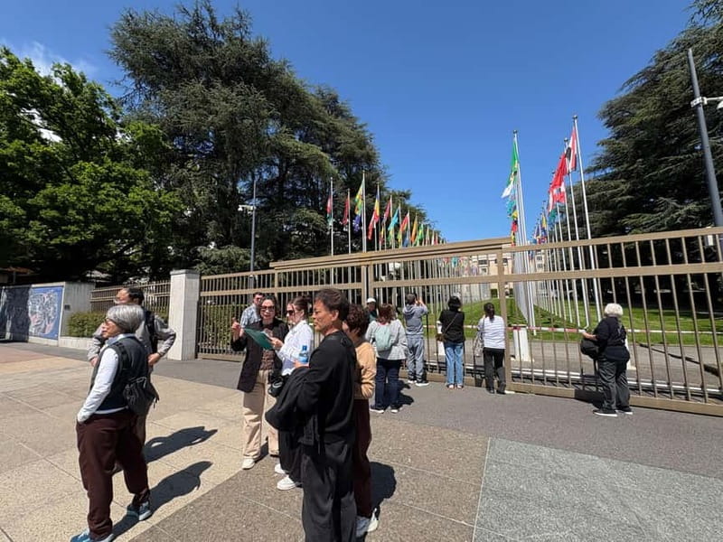 Geneva guided tour: capital of peace with the UN - Starting at Broken Chair and Place des Nations