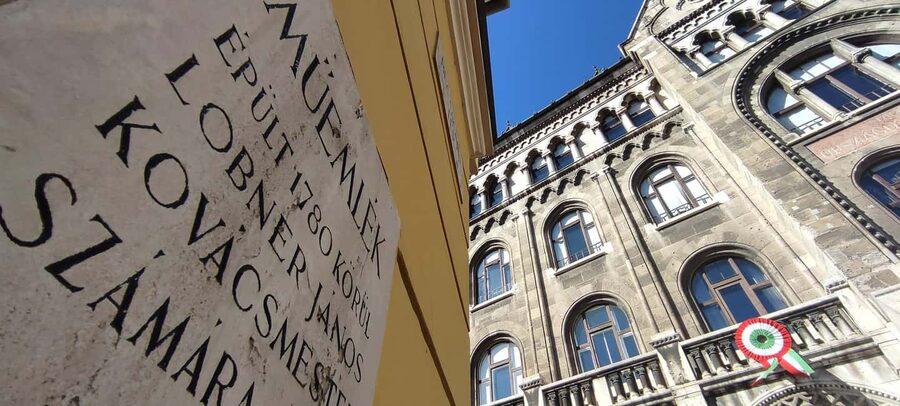 German guided tour through Budapest's castle district - Buda Castle Caves and the limits of an outdoor tour