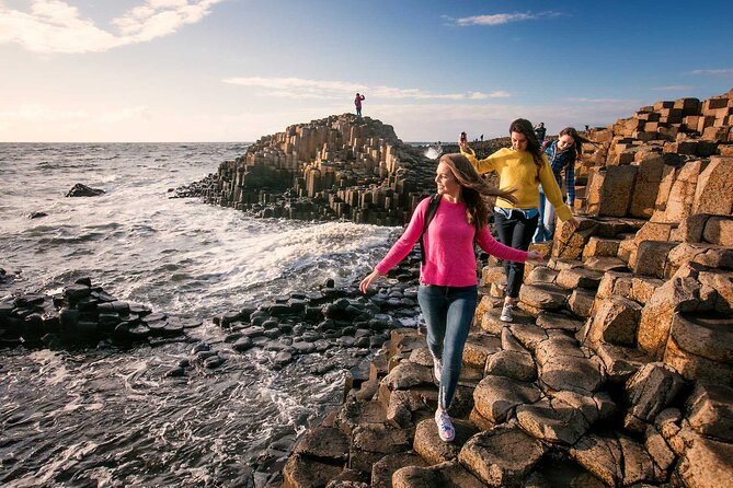 Giant's Causeway Tour from Belfast - Luxury Bus + Castles Tour - Starting in central Belfast at 9:00 am