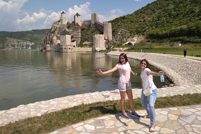 Golubac Fortress w/Iron Gate Speed Boat & Rakija Distillery tour - Lunch in Golubac, with time to slow down