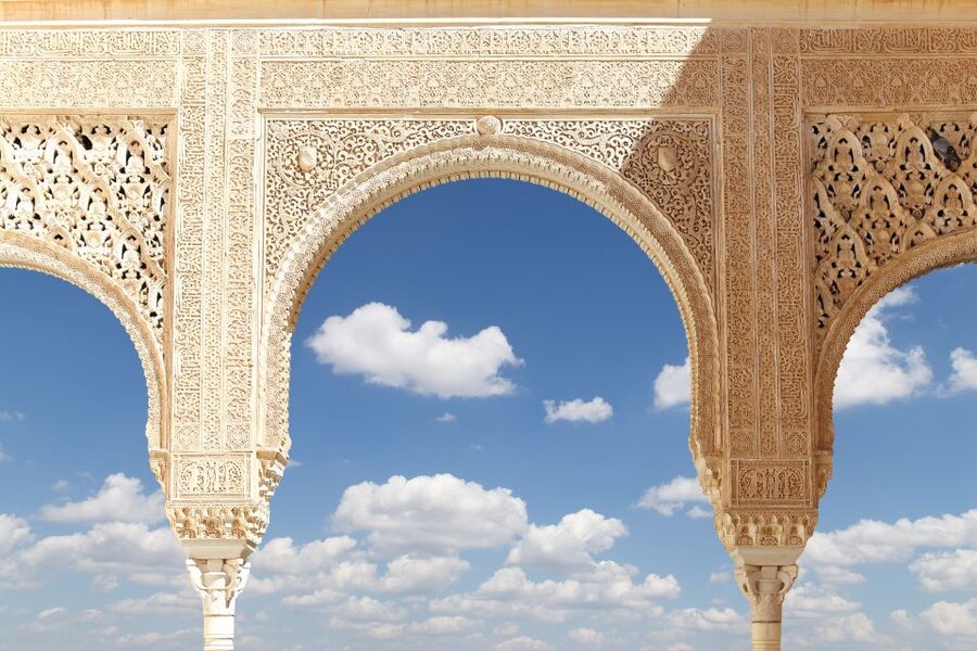 Granada: 3-Hour Alhambra and Generalife Gardens Guided Tour - The guides make the difference