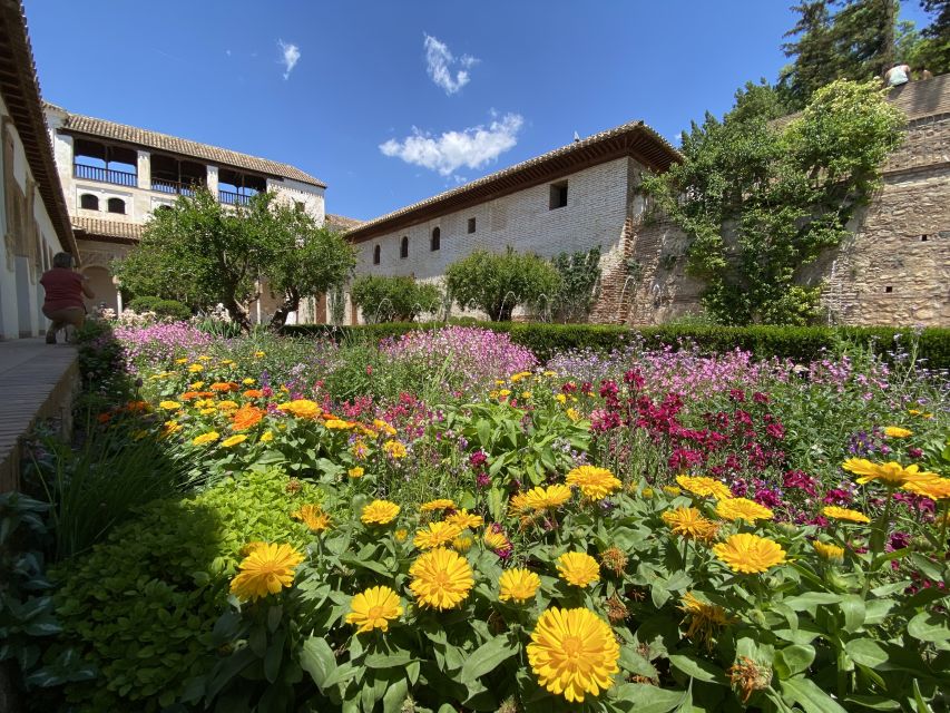Granada: Alhambra, Alcazaba, and Generalife Private Tour - Key points to know before booking