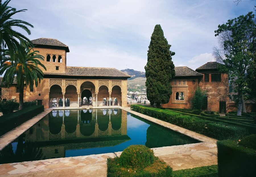 Granada: Alhambra, Alcazaba, and Nasrid Palaces Tour - Ángel Barrios Museum and the old Medina