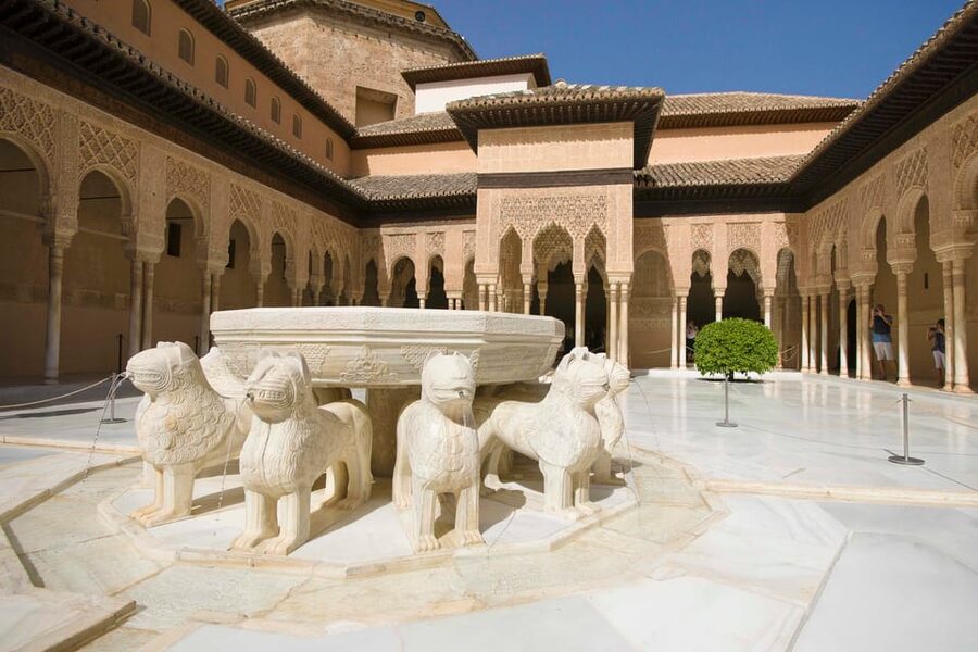 Granada: Alhambra and Albaicín Small Group Tour - Key Points Before You Book
