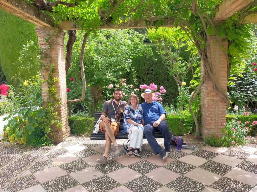 Granada: Alhambra and City Private Tour - Key points to know before booking