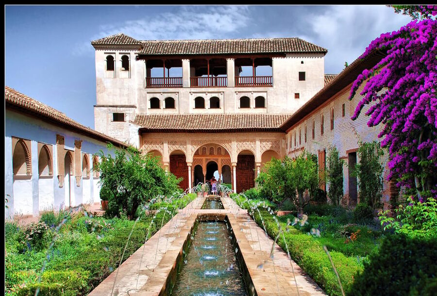 Granada: Alhambra and Generalife Garden Ticket & Guided Tour - Timing, weather, and walking advice