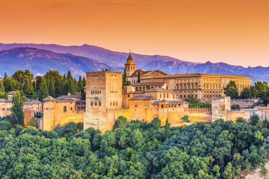 Granada: Alhambra and Generalife Gardens Guided Tour - Generalife Palace and the gardens at the finish